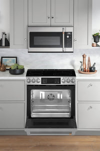 Café 30" 5.7 Cu. Ft. Electric Range with Dynamic Bake - Stainless Steel - CRS70XAWCS1  | Cuisinière électrique Café de 5,7 pi3 et de 30 po avec cuisson dynamique - acier inoxydable - CRS70XAWCS1  | CRS70XA1