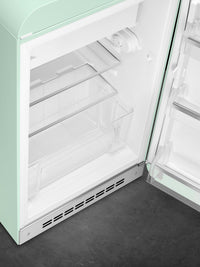 Smeg 4.31 Cu. Ft. Retro Compact Refrigerator - FAB10URPG3|Réfrigérateur compact Smeg rétro de 4,31 pi3 - FAB10URPG3